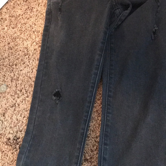 Black Levi Jeans - Slightly Ripped - Picture 3 of 5